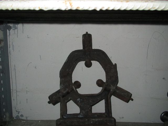 люнет неподвижный высота 265 или 300 отверствие 205